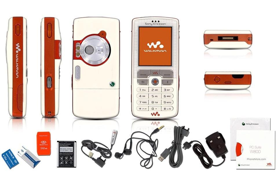 Walkman W800i e seus acessórios. (Fonte: Sony Ericsson via GaGadget)