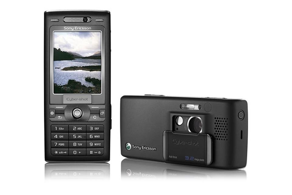 K800i, com visual moderno e discreto. (Fonte: Sony Ericsson via GaGadget / Reprodução)