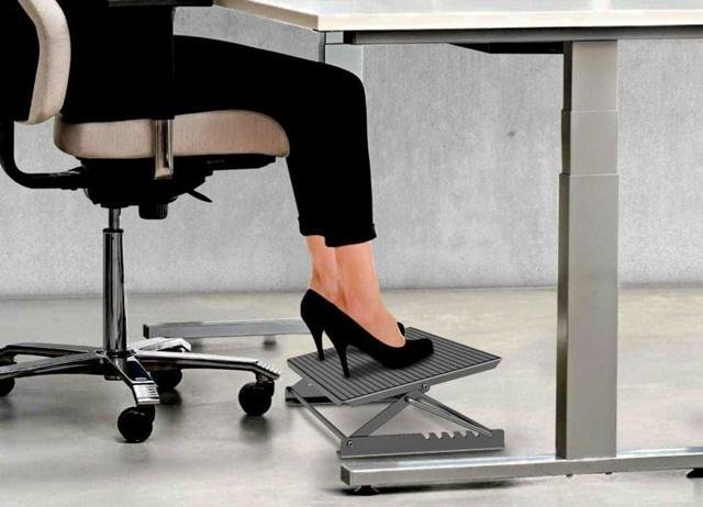 Esse apoio para os pés é ideal para um home office mais ergonômico.
