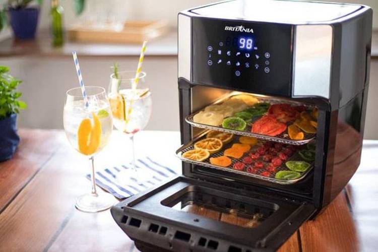 O painel touch dessa Air Fryer 12L torna o produto bem moderno.