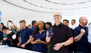 'Compre um iPhone para sua mãe', diz Tim Cook sobre iMessage e SMS