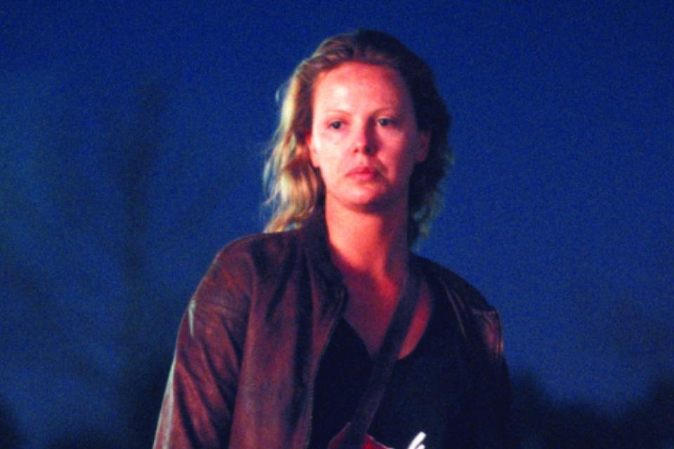 Charlize Theron como Aileen Wuornos em Monster: Monster: Desejo Assassino (2003)