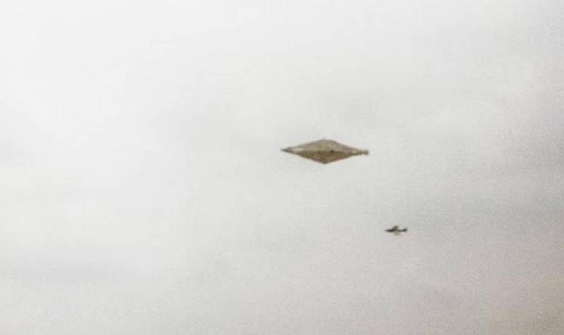 Aparentemente, as observações aumentaram muito após o início da guerra causada pela Rússia; a foto acima é considerada a melhor foto de um OVNI, registrada na Escócia.