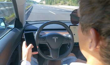 Tesla é processada por propaganda enganosa do piloto automático