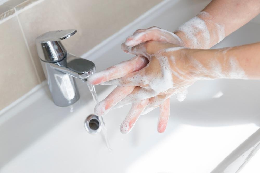 Lavar as mãos sempre pode ser uma mania ou um comportamento obsessivo, a depender do tempo gasto (Fonte: Shutterstock)