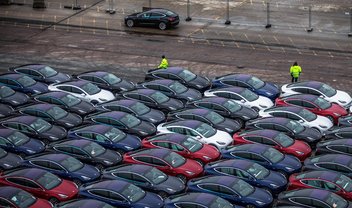 Tesla é condenada a fazer recall de mais de 1 milhão de carros 