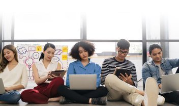 Programa oferece 100 bolsas na área de tecnologia para formação de jovens