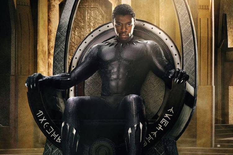 Chadwick Boseman como Pantera Negra