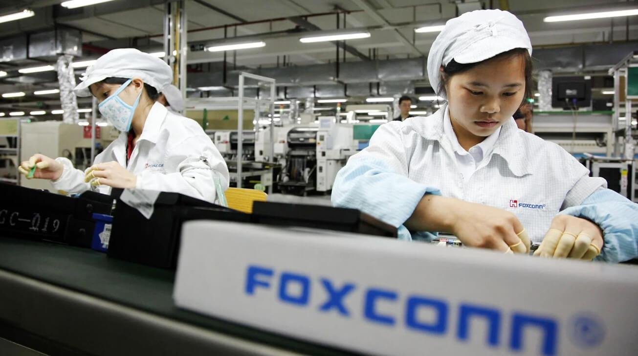 Linha de produção de iPhones na Foxconn. (Fonte: Apple Insider / Reprodução)