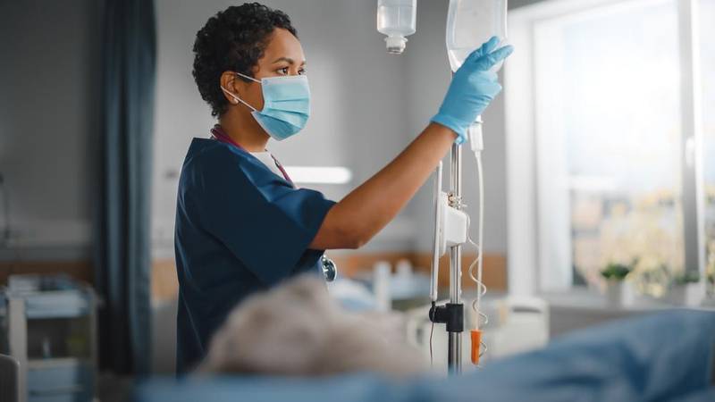 Terapia contra câncer pode virar tratamento para covid-19 em casos graves