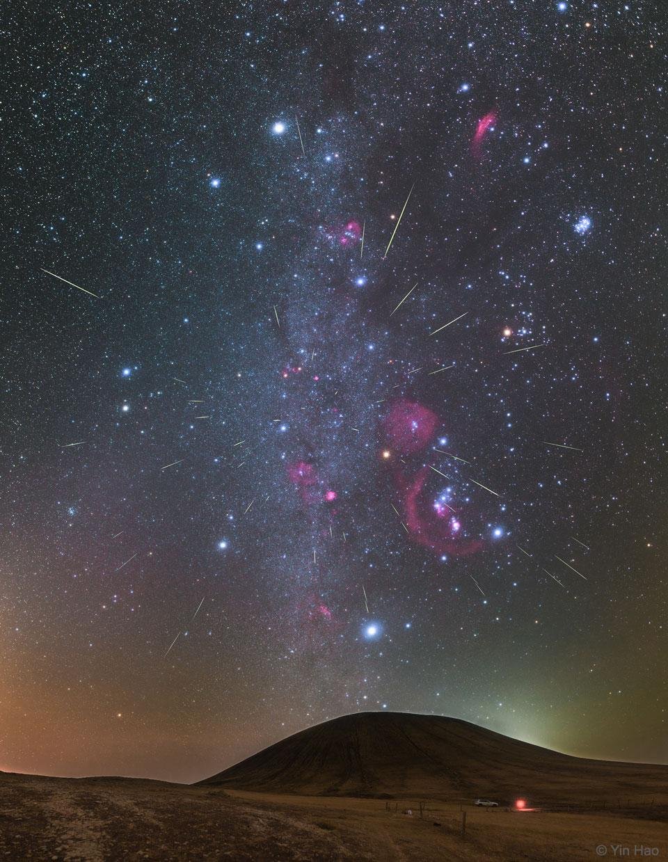 Chuva de meteoros Oriônidas no céu da Mongólia.