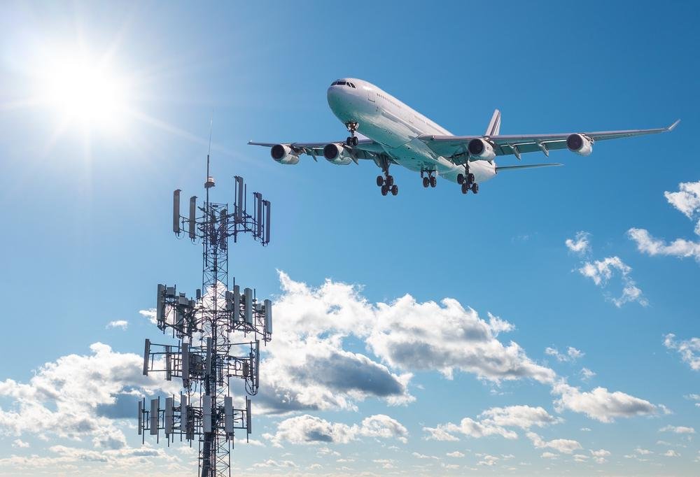 Por que temos de usar o 'modo avião' e voos? Celular interfere mesmo?