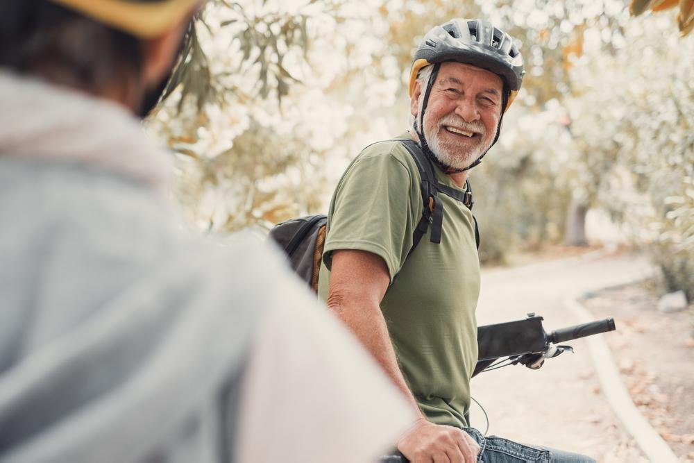 O ciclismo é uma atividade ideal para idosos (Fonte: Shutterstock)