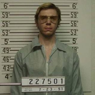 Imagem de Dahmer entra para top 10 das séries mais assistidas da história da Netflix