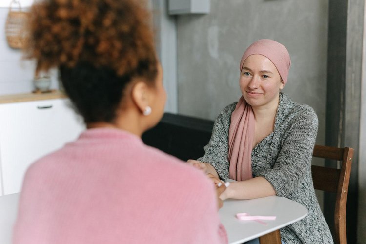 Pacientes de câncer buscam atendimento humanizado e atenção especial (Fonte: Pexels/Thirdman)