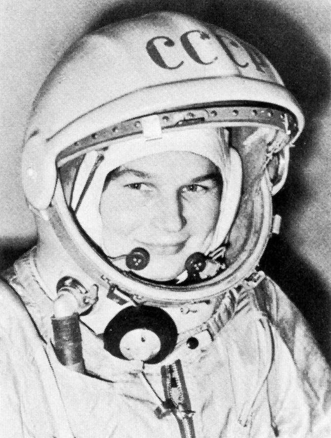 Valentina em seus trajes espaciais (Fonte: Wikimedia/SDASM)