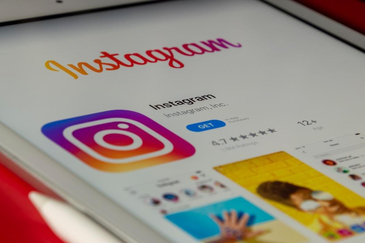 Os golpistas anunciaram produtos a preços muito baixos pelo Instagram hackeado.