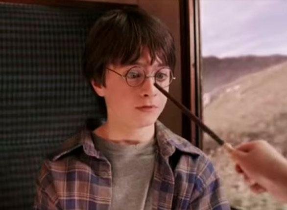 Hermione usando oculos reparo no Harry Potter