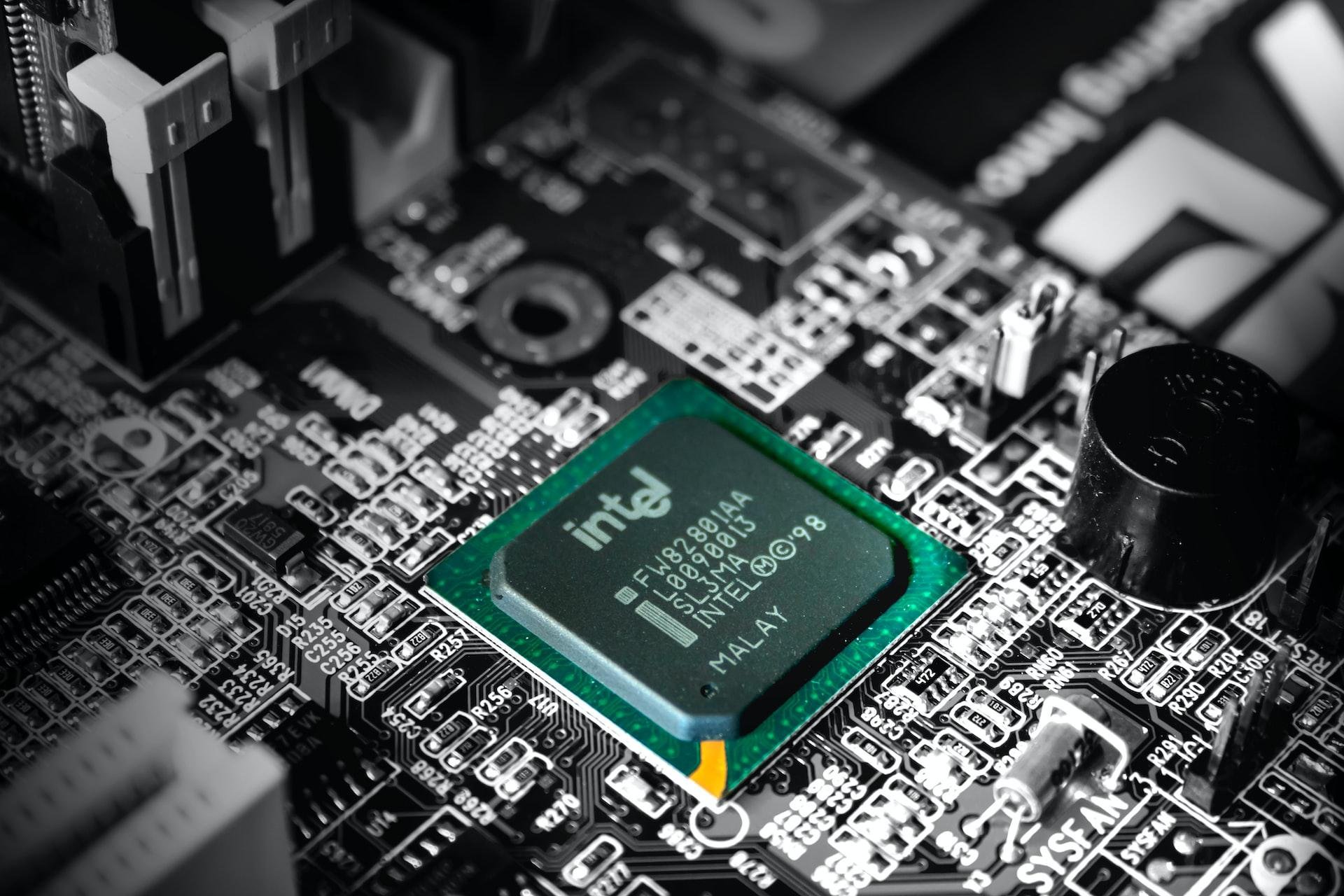 Intel teve queda na demanda por chips para PCs, principal fonte de lucros.