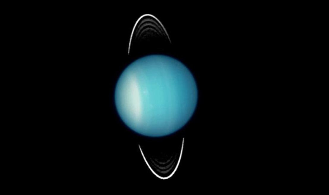 Os cientistas descobriram que uma Lua com metade do tamanho do nosso satélite natural conseguiria inclinar Urano em 90 graus em uma migração superior a 6 centímetros por ano.