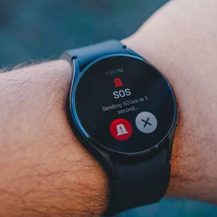 Imagem de Galaxy Watch: quais relógios Samsung tem detecção de queda e SOS?