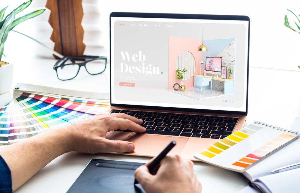 Você pode usar o Pinterest para montar um catálogo com seus trabalhos como designer