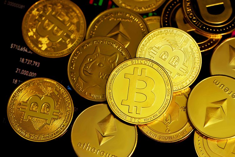 Criptomoedas física dourada