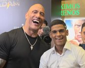 Adão Negro: The Rock e Luva de Pedreiro brincam na estreia do filme; veja!