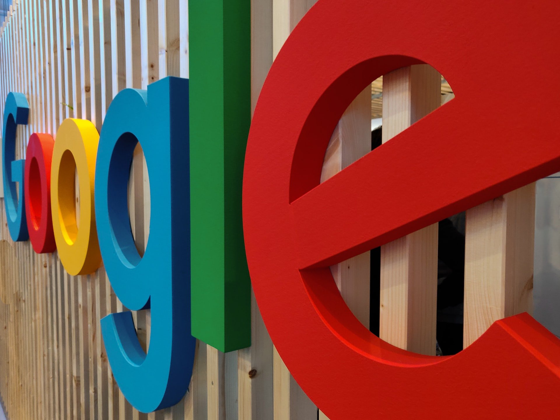 Google deve reduzir o volume de contratações em 2023.