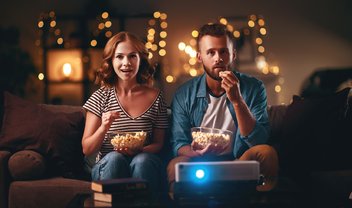 5 itens para ter uma experiência de cinema em casa