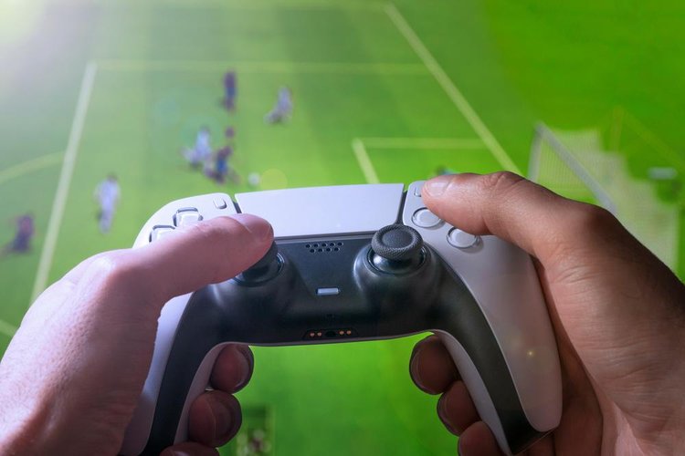 Xbox Series S oferece acesso a um grande grupo de jogos, novos e antigos. (Fonte: Shutterstock/Reprodução)