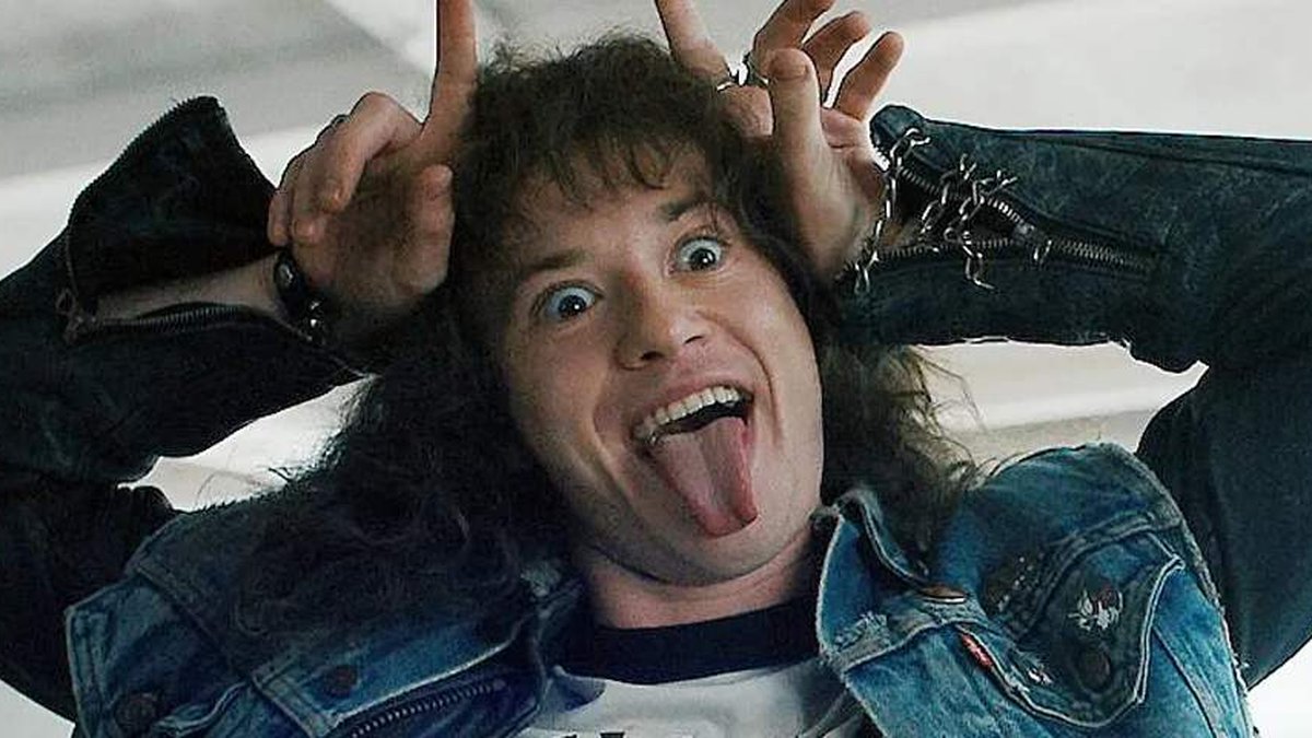 Stranger Things': vídeo mostra ator de Eddie aprendendo a tocar “Master of  Puppets”