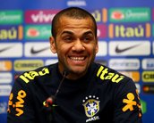 Daniel Alves na Copa: convocação gera memes e críticas na internet