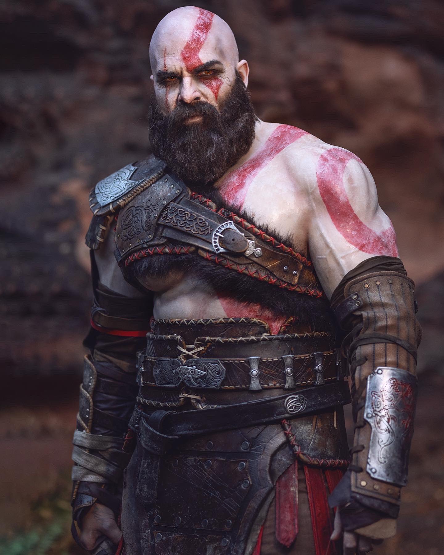 Kratos está com aquela cara de poucos amigos. Os inimigos que se cuidem! Imagem: Reprodução/Maul Cosplay