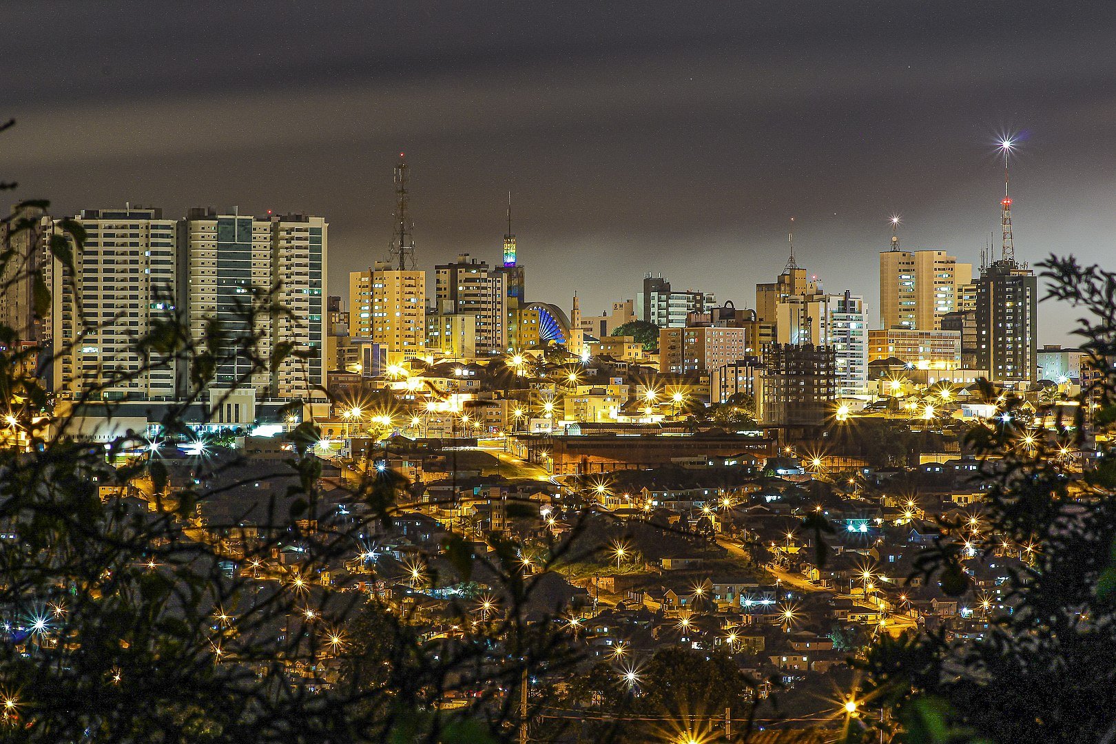 Ponta Grossa, no Paraná, tem cerca de 355 mil habitantes.