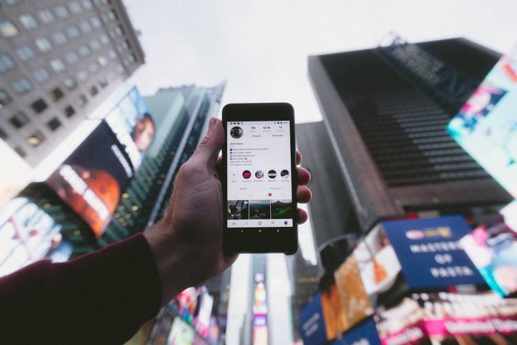 Programa de conquistas irá estimular a criatividade dos criadores do Instagram.