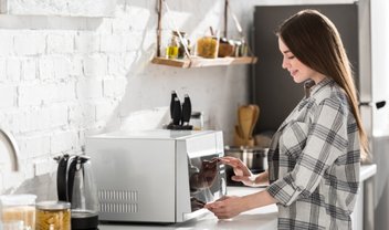 Micro-ondas espaçoso: 4 sugestões com 30 litros