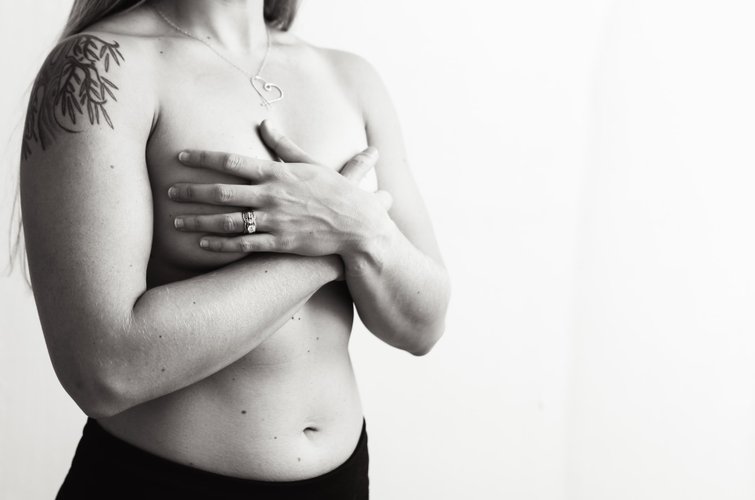 O câncer de mama é uma das doenças que mais matam mulheres no mundo (Fonte: Unplash/Rebekah Vos)
