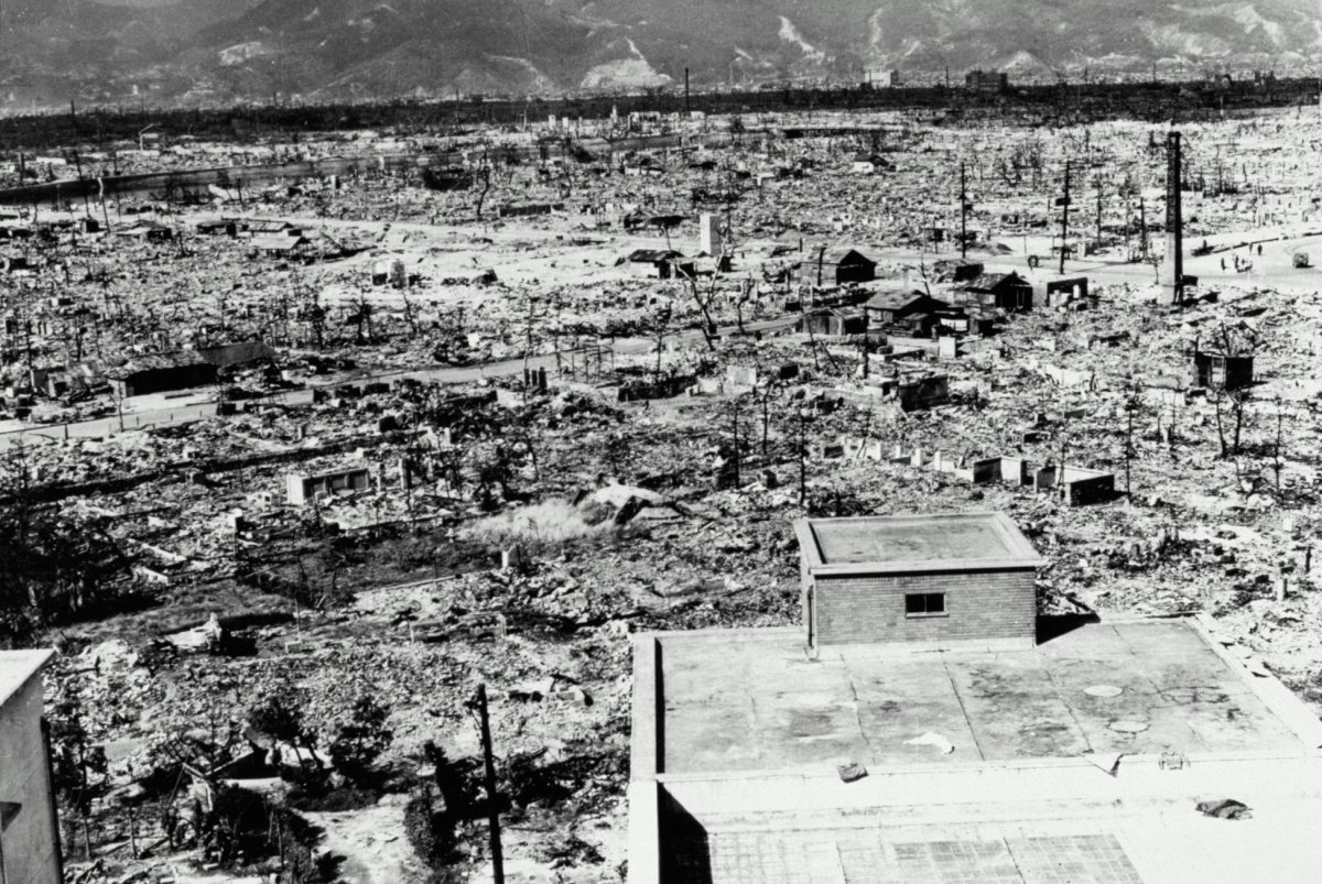 A cidade japonesa de Hiroshima após a queda da bom atômica lançada pelos Estados Unidos em 1945