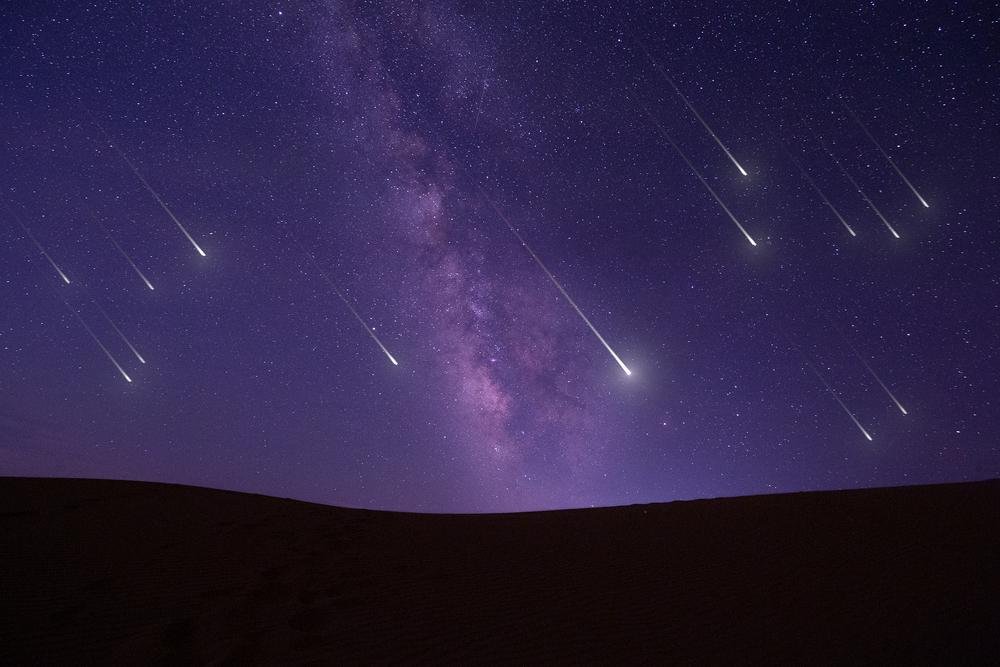 Chuvas de meteoros acontecem quando o planeta cruza uma nuvem de poeira espacial (Fonte: Shutterstock)