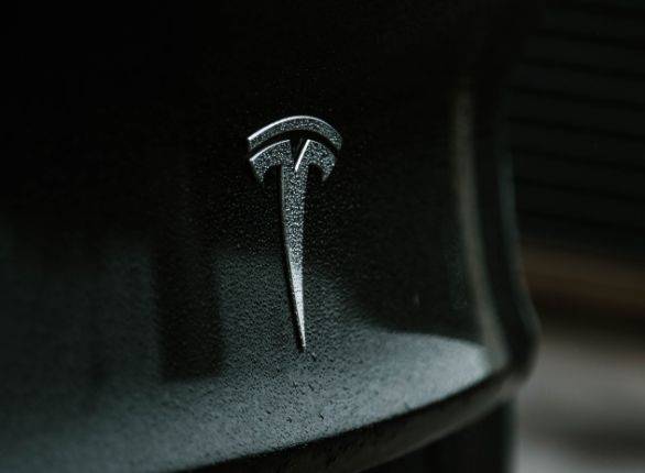 Ações da Tesla caíram para seu menor valor nos últimos dois anos