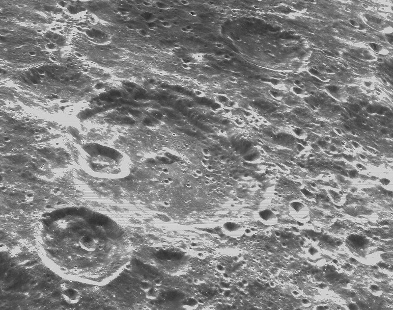 As crateras lunares foram destacadas em novas fotos da NASA durante a missão Artemis 1