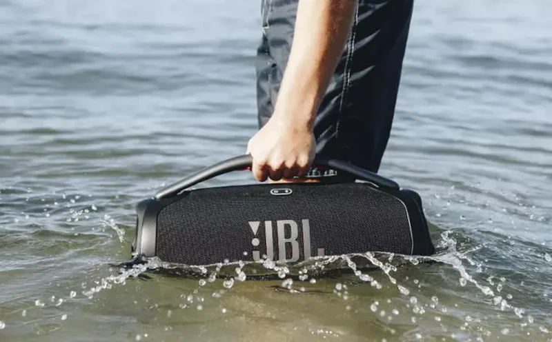 O JBL Boombox 3 é à prova de poeira e à prova d'água IP67