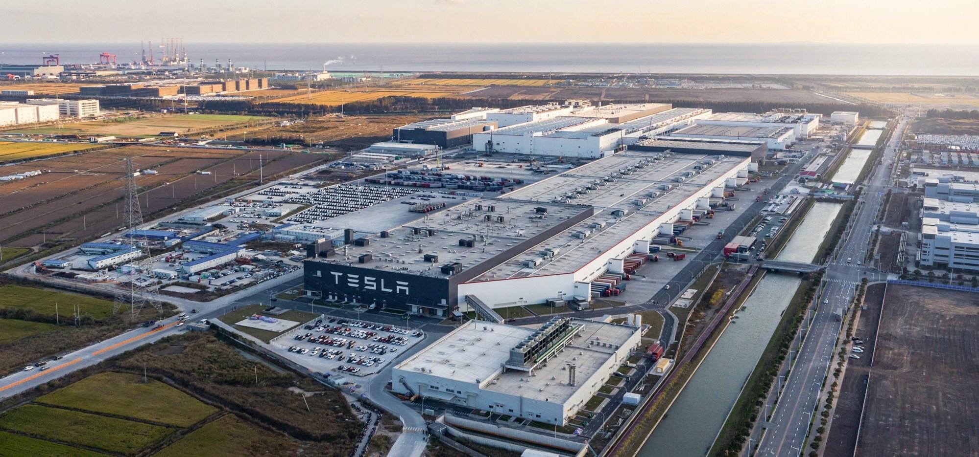 A fábrica da Tesla em Xangai atingiu a marca de 1 milhão de carros produzidos em agosto de 2022. (Fonte: Tesla/Divulgação.)