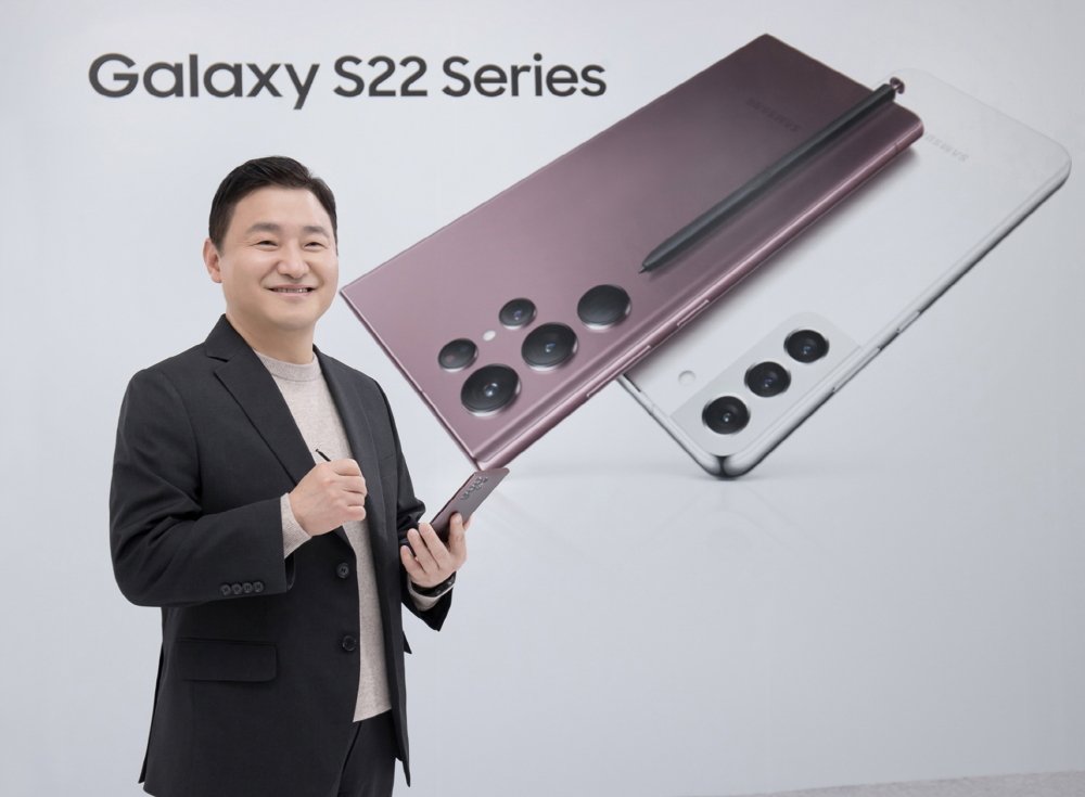 TM Roh, presidente da divisão Mobile Experience da Samsung, no anúncio da série Galaxy S22.