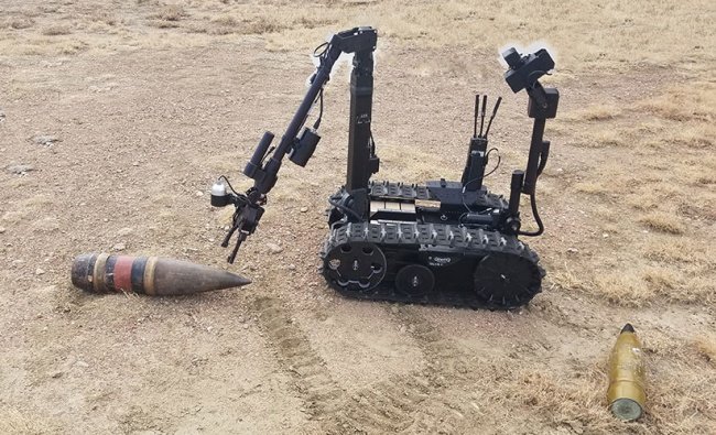 Os robôs antibombas Talon do SFPD devem adaptados para a nova tarefa.