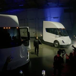 Imagem de Tesla Semi começa a ser entregue aos primeiros clientes