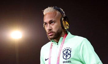 Neymar usa fone 'de ouro' customizado da Apple; veja preço