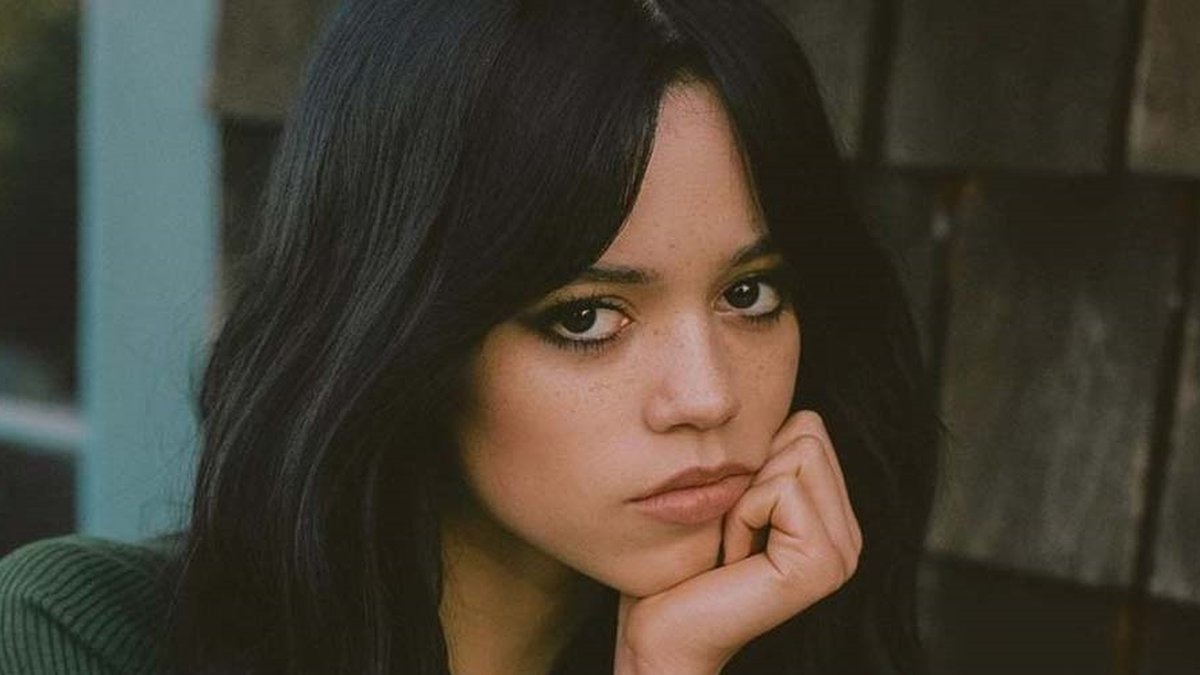 Assim é a vida da celebridade JENNA ORTEGA, que interpreta a Wandinha na  série da Netflix 