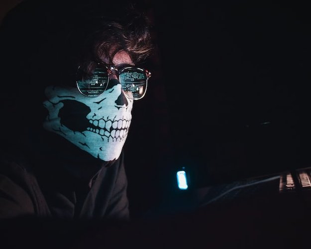Para resolver as disputas, o hackers precisavam dar bastantes detalhes dos crimes, além de se mostrar vulneráveis como suas vítimas.